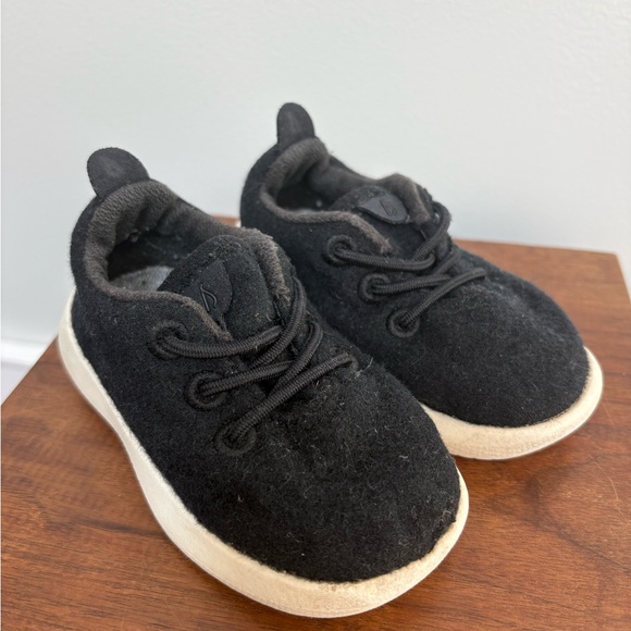 Allbirds Smallbirds black sneakers T6 - Picture 1 of 7